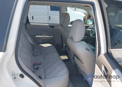 2010 Subaru Forester 2.5X Premium z USA, uszkodzony, nr VIN JF2SH6CC7AH710253